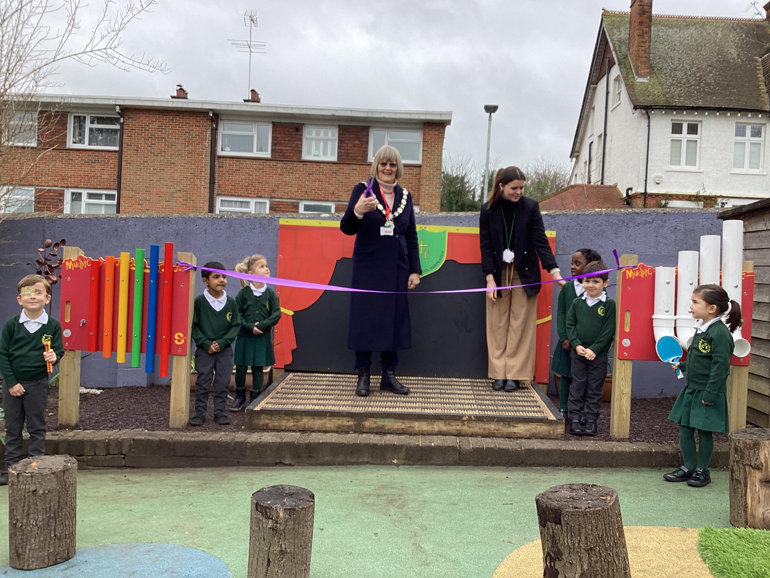 Pre cutting of the ribbon
